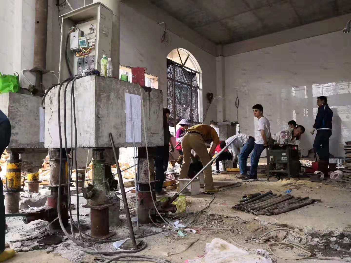 三門(mén)峽高新國(guó)際學(xué)校景墻糾偏抬升工程