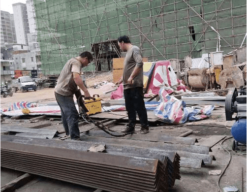 焦作粘鋼加固施工現(xiàn)場(chǎng)